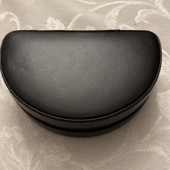 Travel Case for Trinkets and Jewelry in Black Leather NWOT - Picture 2 of 6